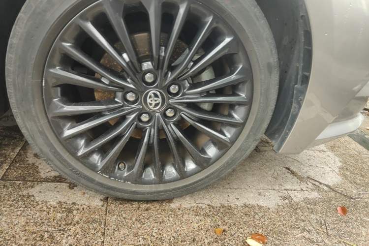 Used Toyota Avalon 2019 2.0L XLE Premium Edition China VI Right Front Wheel Hub