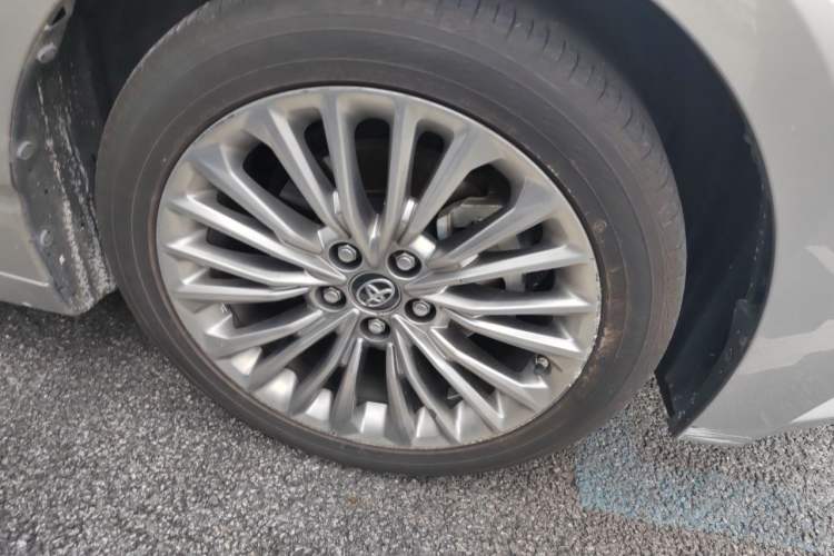 Used Toyota Avalon 2019 Dual-Engine 2.5L XLE Prestige Version China VI Standard Right Front Wheel Hub