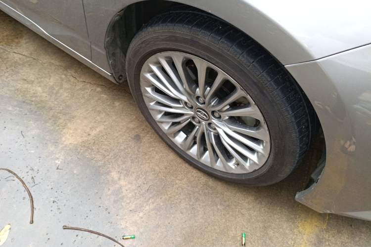 Used Toyota Avalon 2019 Dual-Engine 2.5L XLE Prestige Version China VI Standard Right Front Wheel Hub