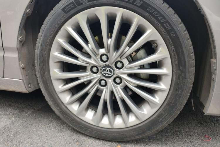Used Toyota Avalon 2019 Dual-Engine 2.5L XLE Prestige Version China VI Standard Right Front Wheel Hub
