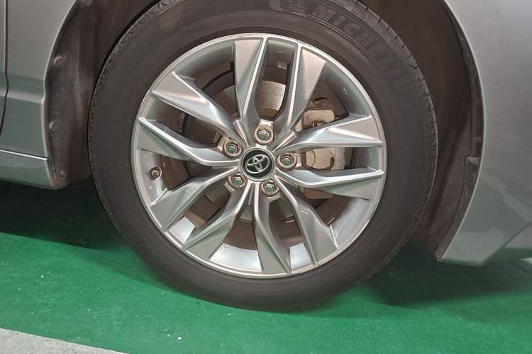 Used Toyota Avalon 2019 2.0L Luxury Edition China VI Standard Right Front Wheel Hub