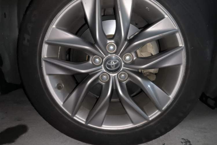 Used Toyota Avalon 2019 2.5L Ambition Version China VI Standard Right Front Wheel Hub