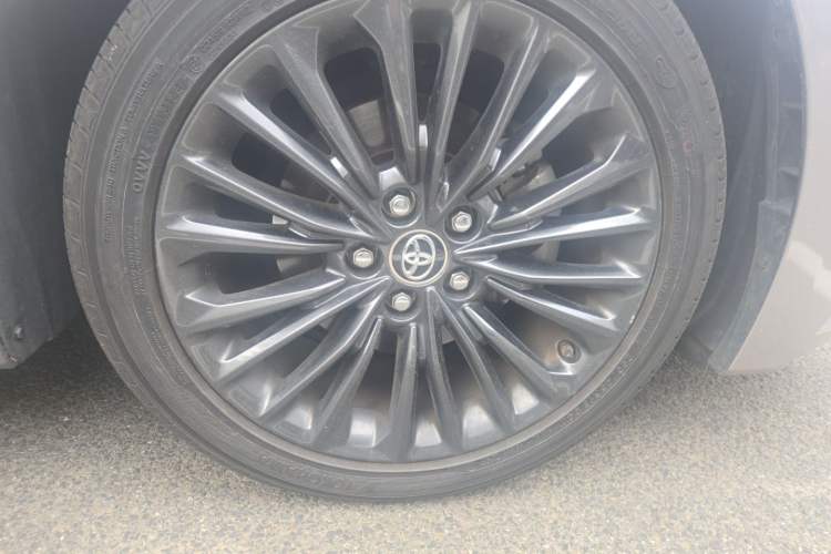 Used Toyota Avalon 2019 2.5L Touring Premium Version China VI Standard Right Front Wheel Hub