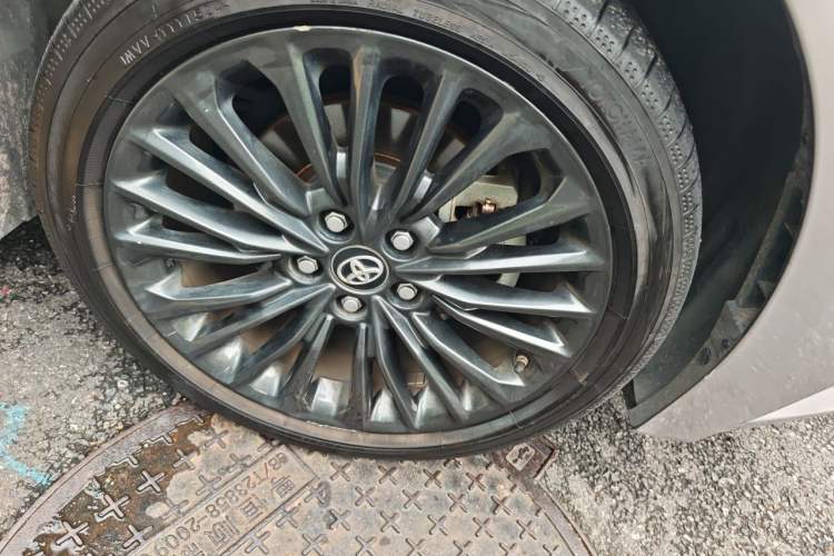 Used Toyota Avalon 2019 2.5L Touring Premium Version China VI Standard Right Front Wheel Hub