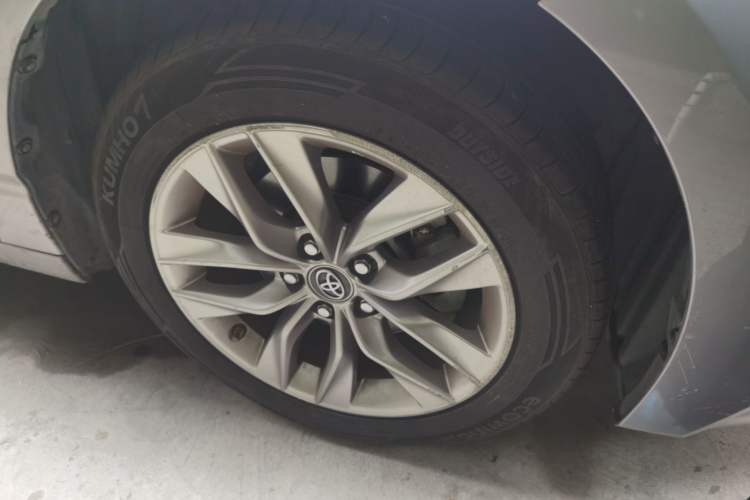 Used Toyota Avalon 2019 2.0L Luxury Edition China VI Standard Right Front Wheel Hub