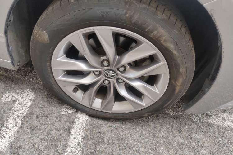 Used Toyota Avalon 2019 2.0L XLE Premium Edition China VI Right Front Wheel Hub