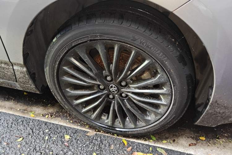 Used Toyota Avalon 2019 2.0L XLE Premium Edition China VI Right Front Wheel Hub