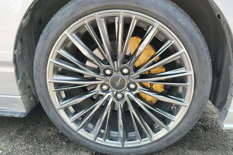 Used Toyota Avalon 2019 2.0L Luxury Edition China VI Standard Right Front Wheel Hub