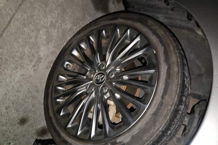 Used Toyota Avalon 2019 Dual-Engine 2.5L XLE Prestige Version China VI Standard Right Front Wheel Hub