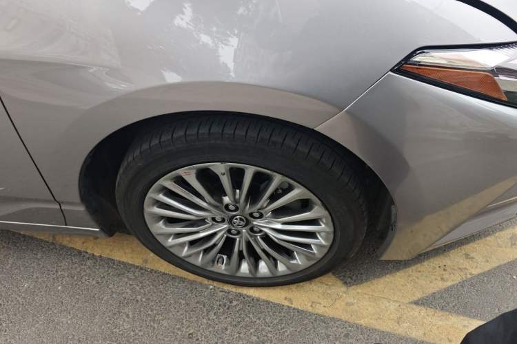 Used Toyota Avalon 2019 Dual-Engine 2.5L XLE Prestige Version China V Standard Right Front Wheel Hub