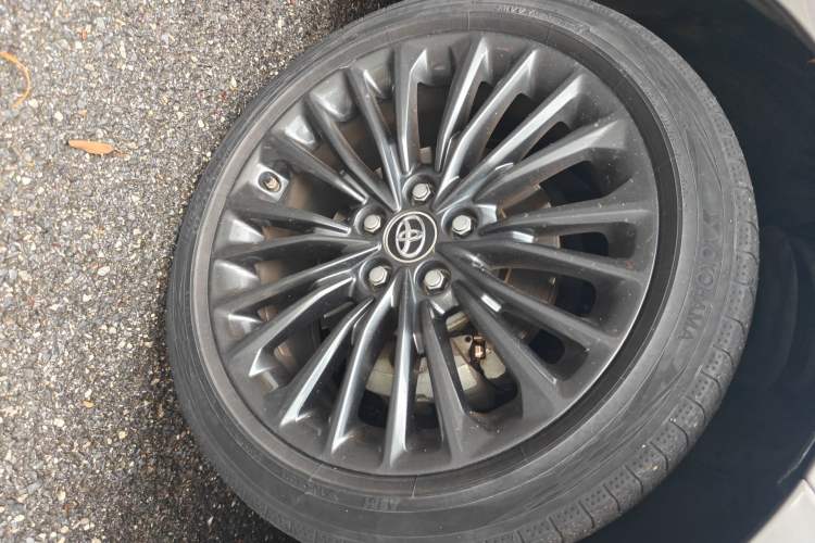 Used Toyota Avalon 2019 2.5L Touring Premium Version China VI Standard Right Front Wheel Hub