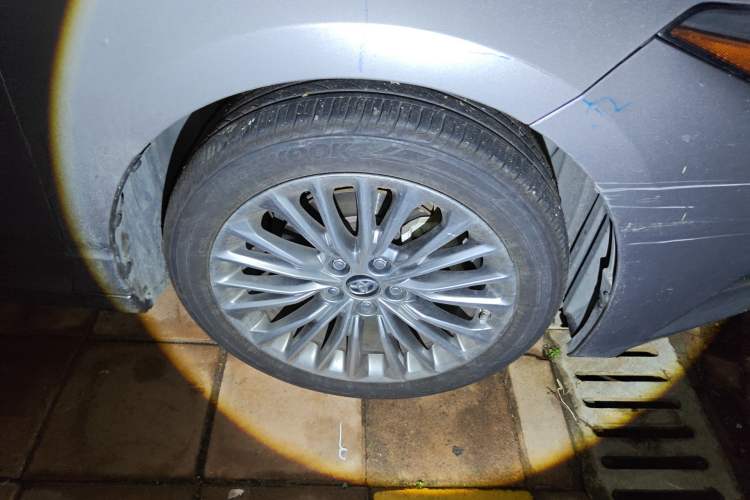 Used Toyota Avalon 2019 Dual-Engine 2.5L XLE Prestige Version China VI Standard Right Front Wheel Hub