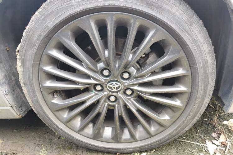 Used Toyota Avalon 2019 2.5L Touring Premium Version China VI Standard Right Front Wheel Hub