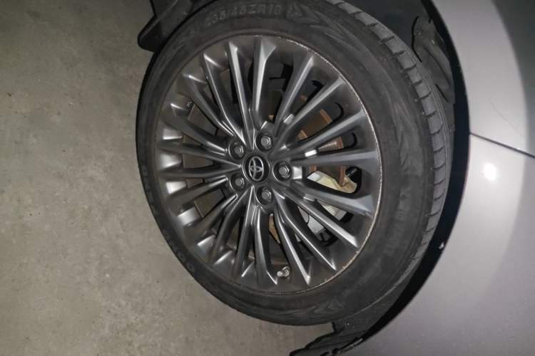 Used Toyota Avalon 2019 Dual-Engine 2.5L XLE Prestige Version China VI Standard Right Front Wheel Hub