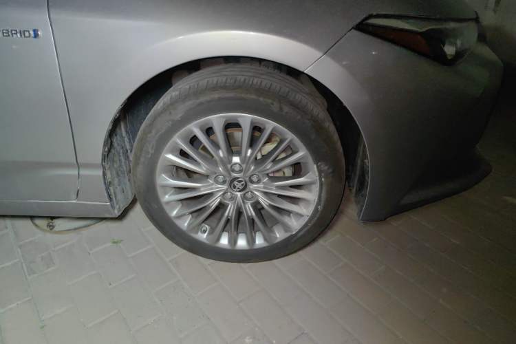 Used Toyota Avalon 2019 Dual-Engine 2.5L XLE Prestige Version China VI Standard Right Front Wheel Hub