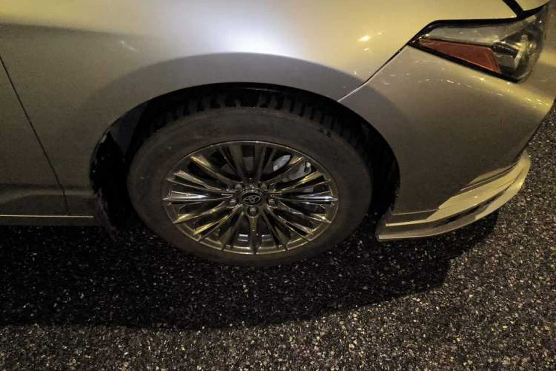 Used Toyota Avalon 2019 Dual-Engine 2.5L Luxury Edition China V Standard Right Front Wheel Hub