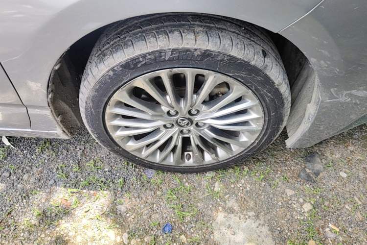 Used Toyota Avalon 2019 Dual-Engine 2.5L Limited Flagship Edition China V Standard Right Front Wheel Hub