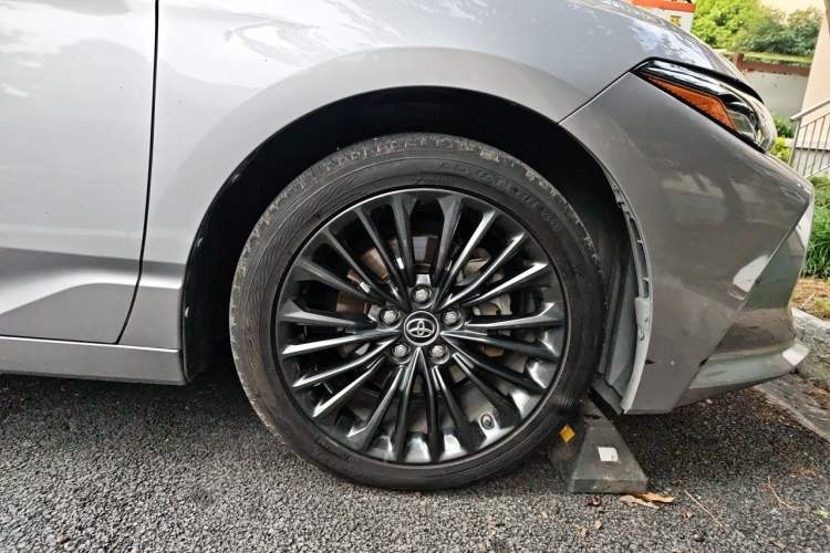 Used Toyota Avalon 2019 2.5L Touring Premium Version China VI Standard Right Front Wheel Hub
