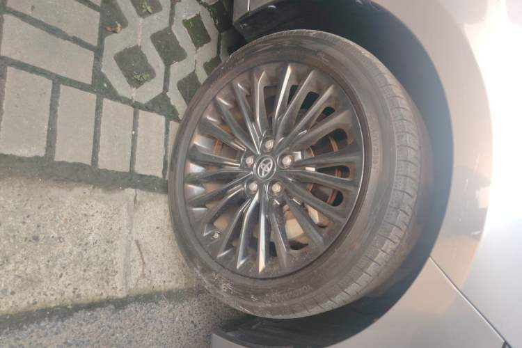 Used Toyota Avalon 2019 2.5L Touring Premium Version China V Standard Right Front Wheel Hub