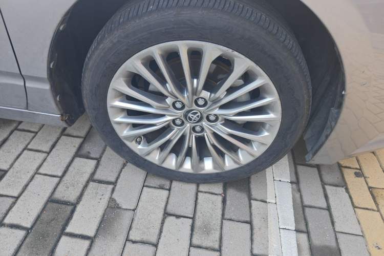 Used Toyota Avalon 2019 Dual-Engine 2.5L XLE Prestige Version China VI Standard Right Front Wheel Hub