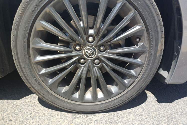 Used Toyota Avalon 2019 2.5L Touring Premium Version China VI Standard Right Front Wheel Hub