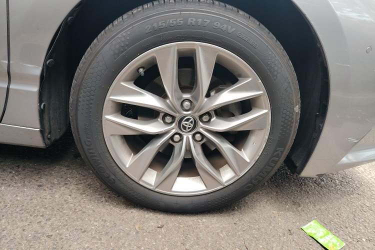 Used Toyota Avalon 2019 2.0L Ambition Edition China VI Right Front Wheel Hub