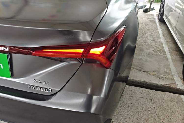 Used Toyota Avalon 2019 Dual-Engine 2.5L XLE Prestige Version China VI Standard Right Rear Taillight