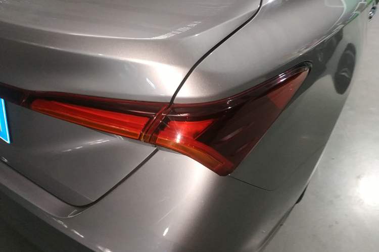 Used Toyota Avalon 2019 2.0L Luxury Edition China VI Standard Right Rear Taillight