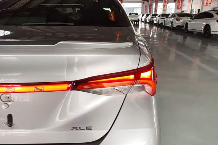 Used Toyota Avalon 2019 2.0L XLE Premium Edition China VI Right Rear Taillight
