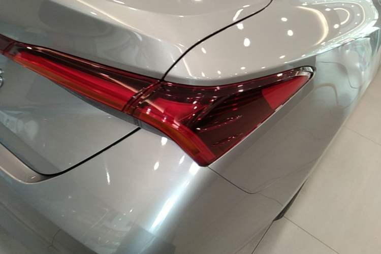Used Toyota Avalon 2019 2.0L Luxury Edition China VI Standard Right Rear Taillight