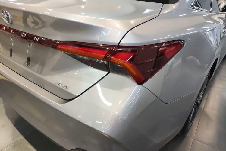 Used Toyota Avalon 2019 2.0L XLE Premium Edition China VI Right Rear Taillight