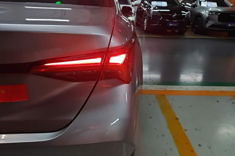 Used Toyota Avalon 2019 2.0L Luxury Edition China VI Standard Right Rear Taillight