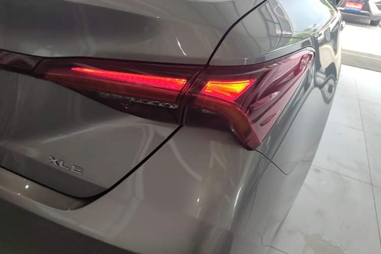 Used Toyota Avalon 2019 2.0L XLE Premium Edition China VI Right Rear Taillight
