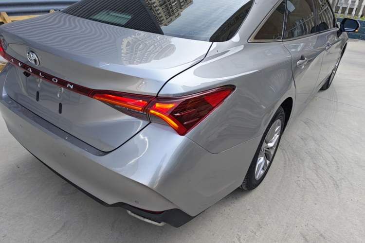 Used Toyota Avalon 2019 2.0L Ambition Edition China VI Right Rear Taillight