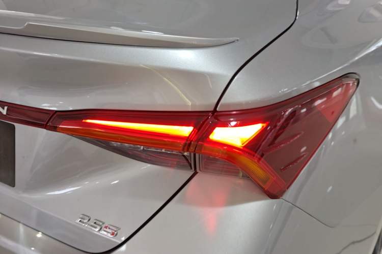 Used Toyota Avalon 2019 2.5L Ambition Version China VI Standard Right Rear Taillight