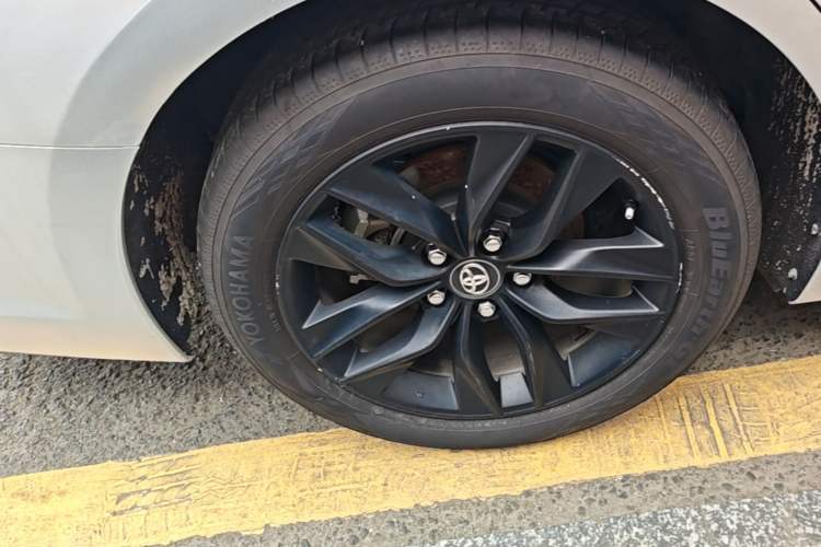 Used Toyota Avalon 2019 2.0L Luxury Edition China VI Standard Right Rear Wheel Hub