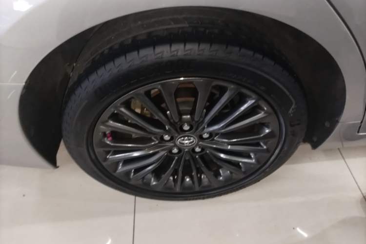 Used Toyota Avalon 2019 2.0L XLE Premium Edition China VI Right Rear Wheel Hub