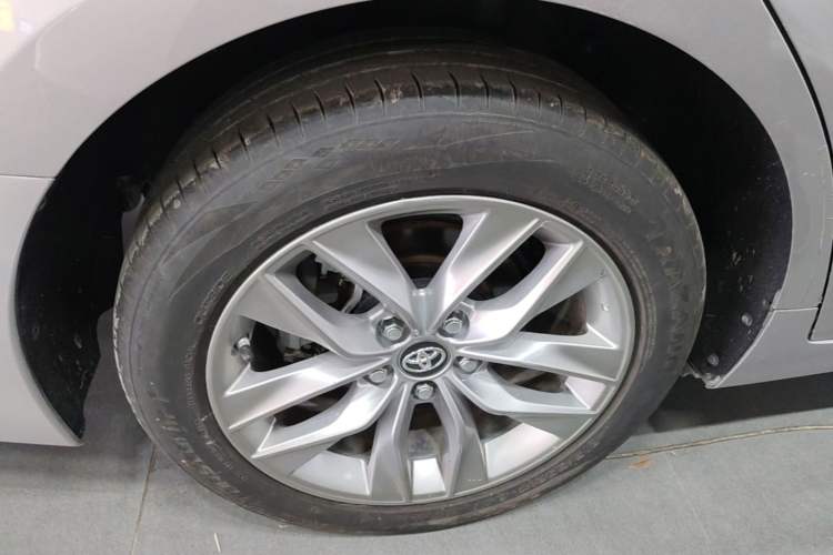 Used Toyota Avalon 2019 2.0L Luxury Edition China VI Standard Right Rear Wheel Hub