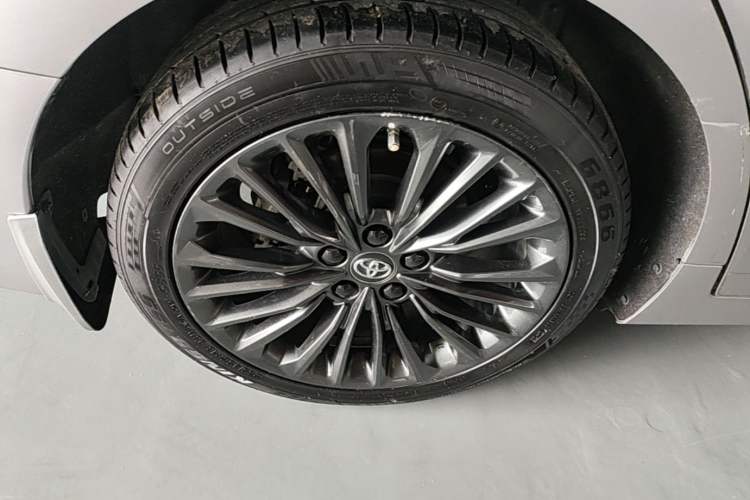 Used Toyota Avalon 2019 2.0L XLE Premium Edition China VI Right Rear Wheel Hub