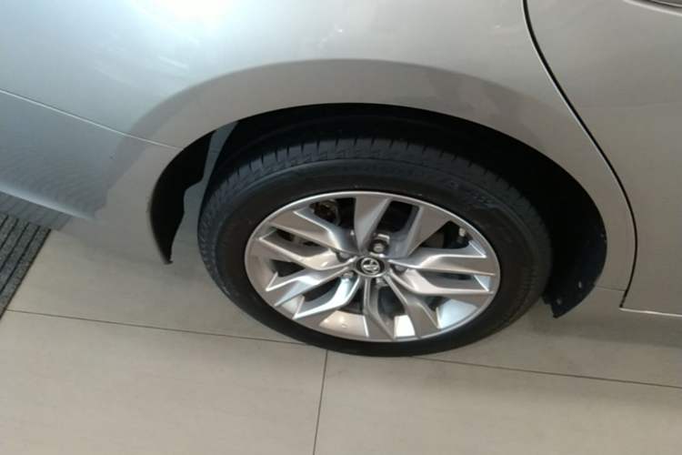 Used Toyota Avalon 2019 2.0L Luxury Edition China VI Standard Right Rear Wheel Hub