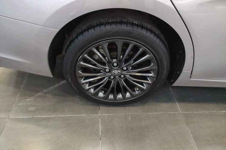 Used Toyota Avalon 2019 2.0L XLE Premium Edition China VI Right Rear Wheel Hub