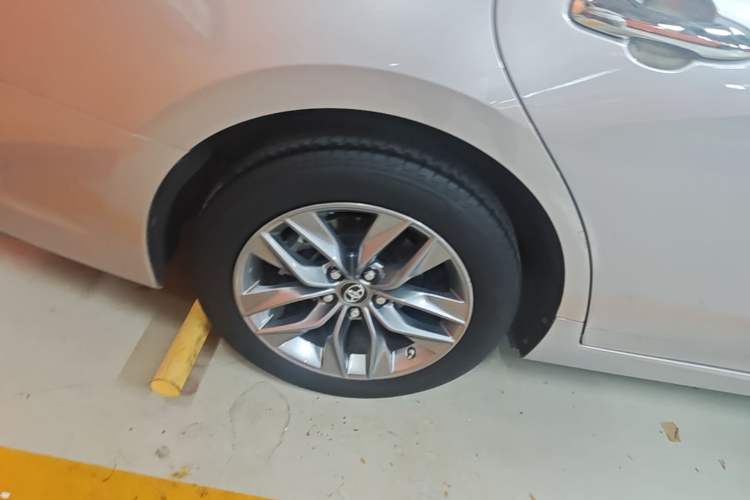 Used Toyota Avalon 2019 2.0L Luxury Edition China VI Standard Right Rear Wheel Hub