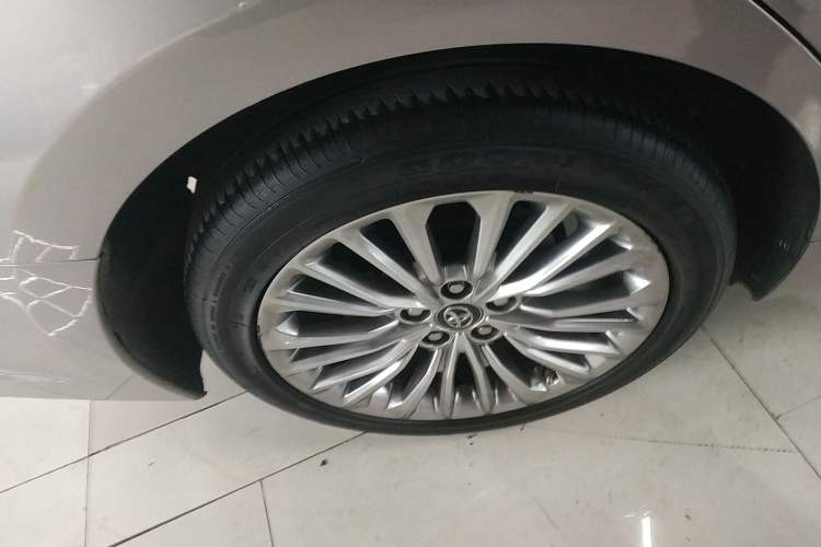 Used Toyota Avalon 2019 Dual-Engine 2.5L XLE Prestige Version China VI Standard Right Rear Wheel Hub
