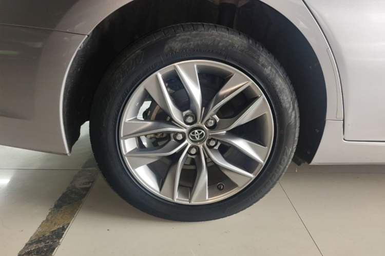 Used Toyota Avalon 2019 2.0L Luxury Edition China VI Standard Right Rear Wheel Hub