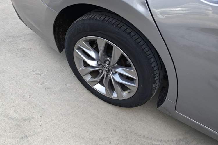 Used Toyota Avalon 2019 2.0L Ambition Edition China VI Right Rear Wheel Hub
