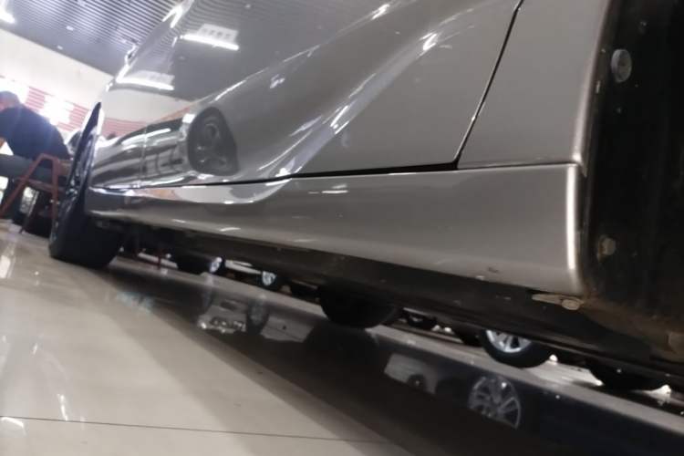 Used Toyota Avalon 2019 2.0L XLE Premium Edition China VI Right Side Sill