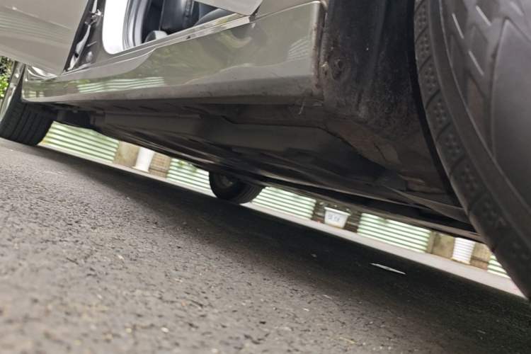 Used Toyota Avalon 2019 Dual-Engine 2.5L Luxury Edition China VI Standard Right Side Sill
