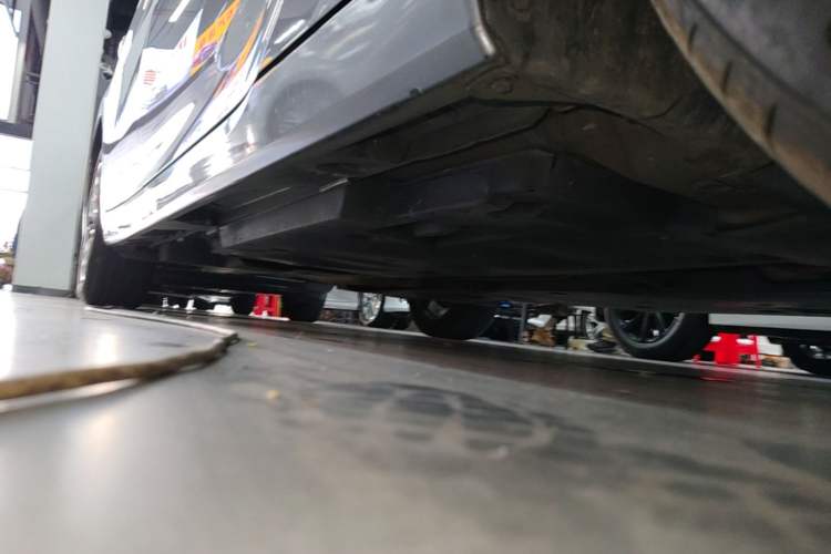 Used Toyota Avalon 2019 2.0L Luxury Edition China VI Standard Right Side Sill