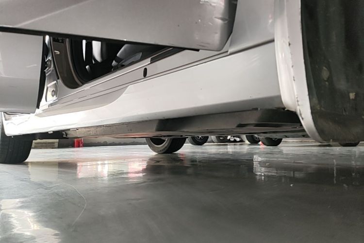 Used Toyota Avalon 2019 2.0L XLE Premium Edition China VI Right Side Sill