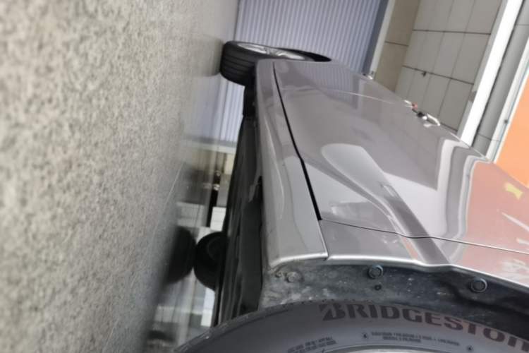 Used Toyota Avalon 2019 Dual-Engine 2.5L Luxury Edition China VI Standard Right Side Sill